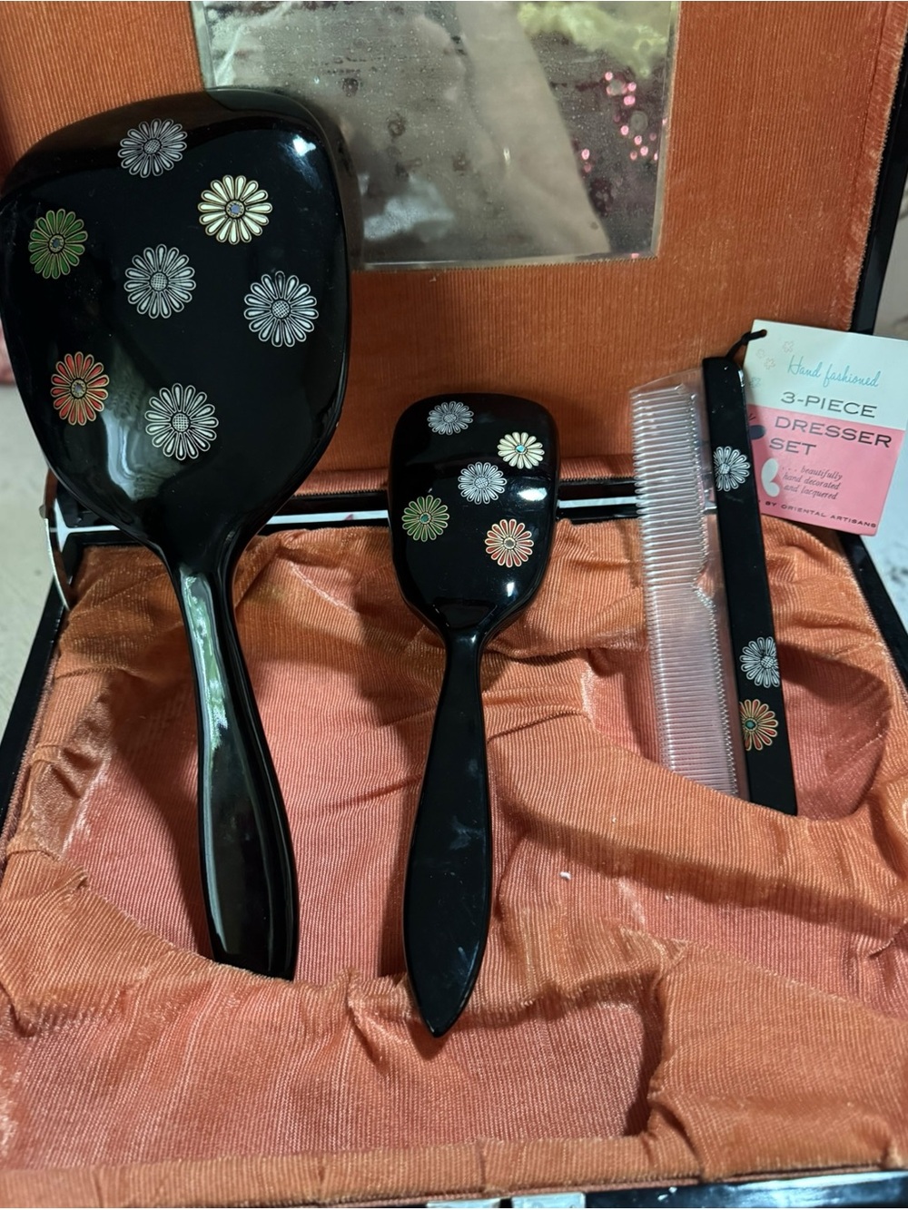 Nwtt vintage 50’s black flower power lacquer dresser set